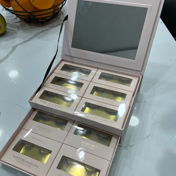 Lash Box with 10 Options - Picture 3 of 4